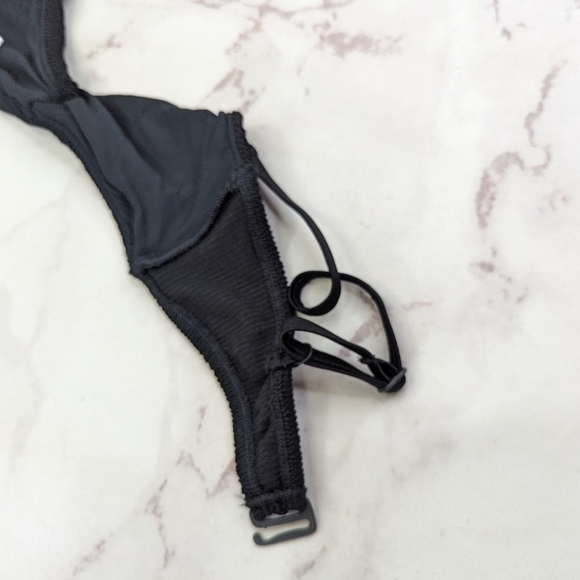 Good American Swim Top Women 2 Medium Crinkle Always Fits Twist Bikini Swimsuit - Picture 7 of 8